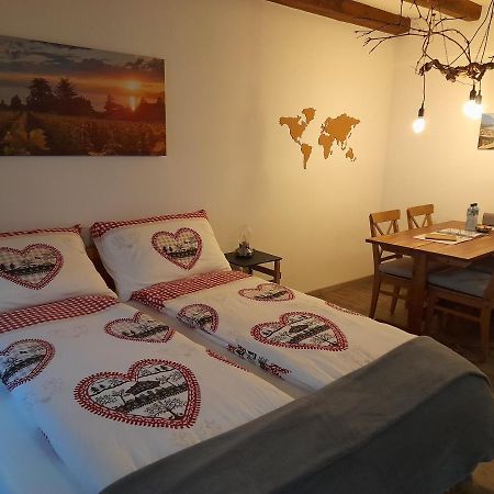 Studio Chez Un Vigneron Au Village Au 2Eme Etage Sans Ascenseur Villeneuve Eksteriør bilde
